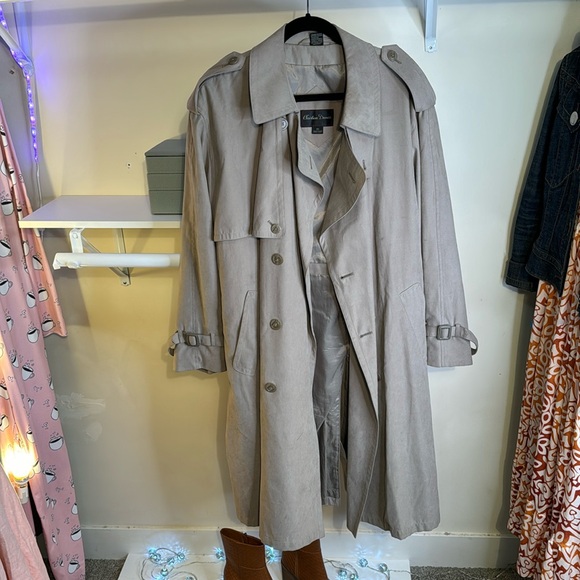 PTP 24 inches length 45 inches like a light sand color men’s size 40 short - Picture 1 of 11